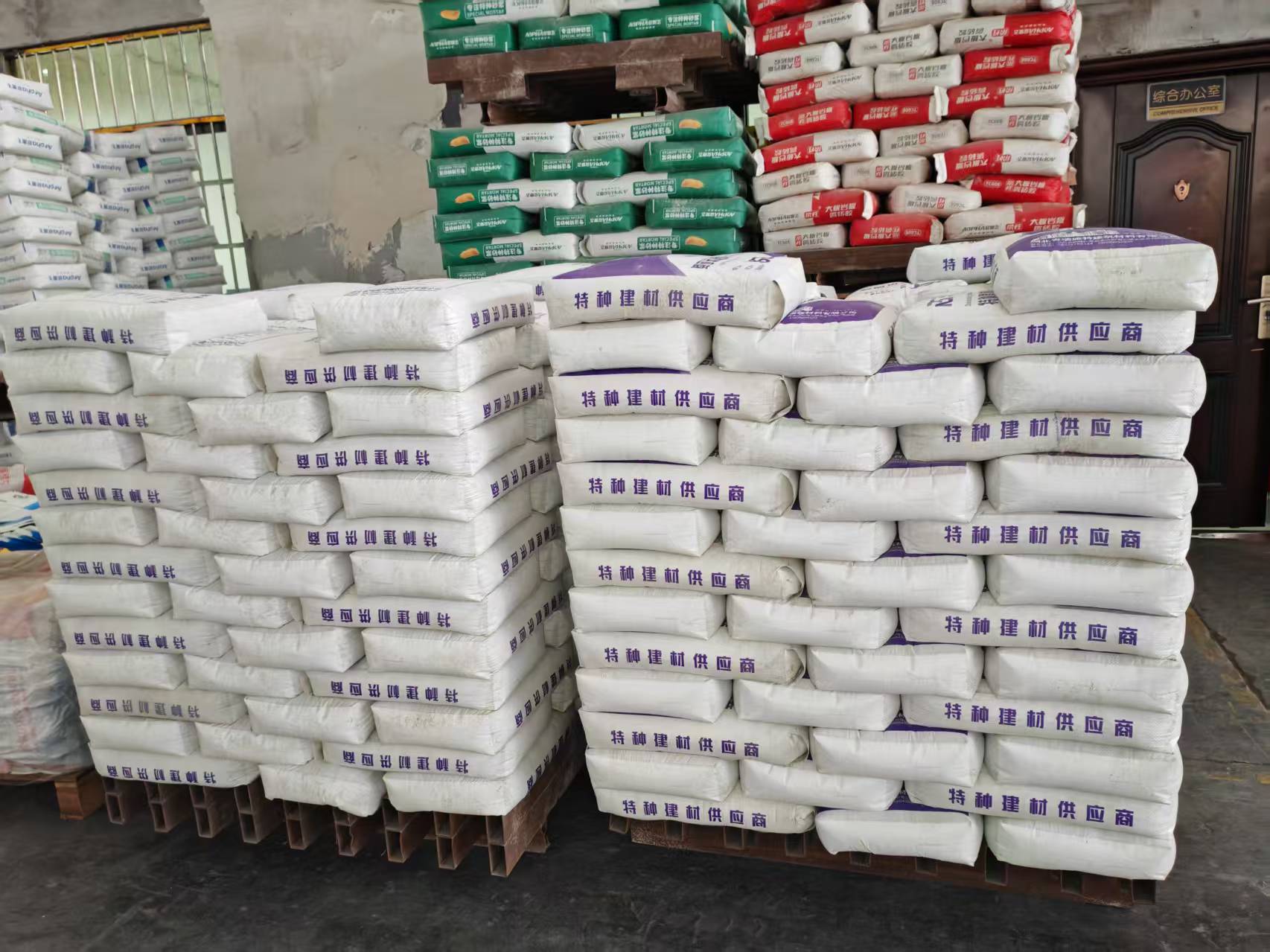 喀什拱顶带模注浆料