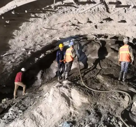 喀什拱顶带模注浆料的施工流程及注意事项